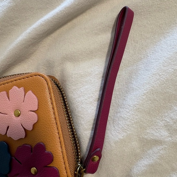 Fossil Brown Leather 3D Flowers Zip Around Wallet - Picture 13 of 13